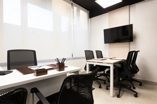 Sala de reuniones en una oficina de Centro Urbano 18S, Chillán