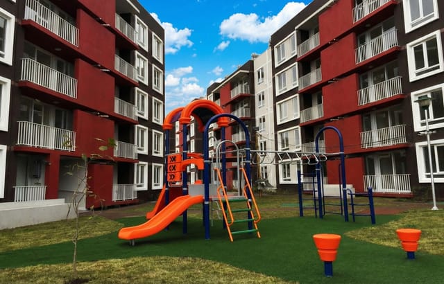 Edificios y juegos infantiles del Condominio Parque Schleyer, Chillán